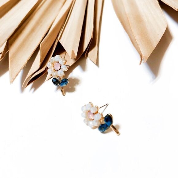 Flower statement stud earrings #65 - Picture 3 of 5